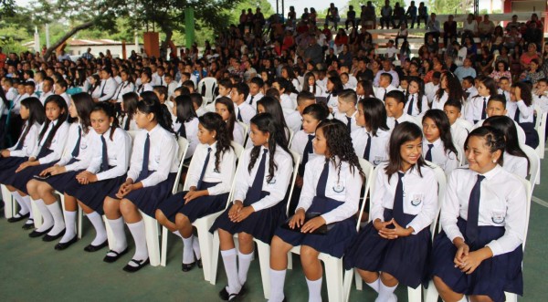 Gradúan primera promoción bilingüe de escuelas públicas de Villanueva