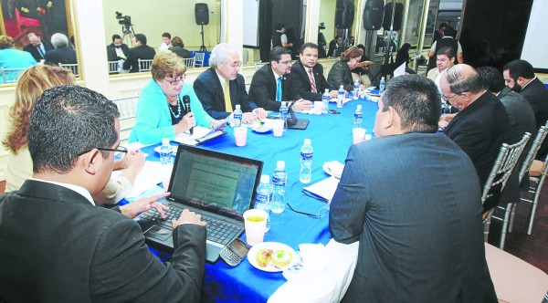 Buscan consenso para reformas políticas en Honduras