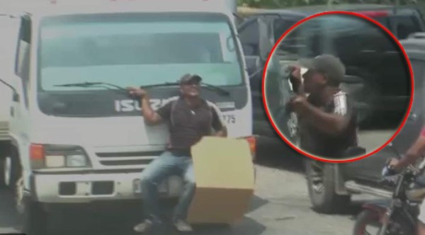 Video de manifestante cuando es arrastrado por un camión en La Ceiba