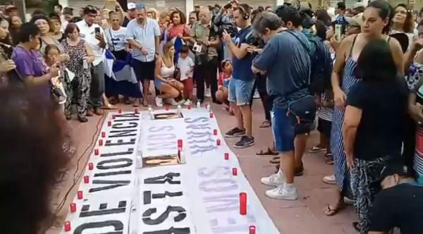 Barcelona: Vecinos de hondureña asesinada por su novio rinden conmovedor homenaje