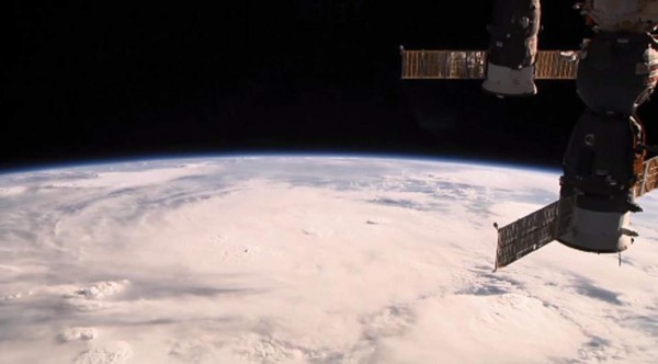 Tormenta tropical Earl a punto de convertirse en huracán en el Caribe