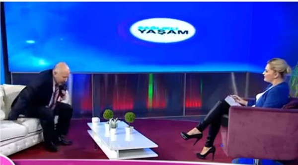 El médico era entrevistado en televisión cuando sufrió un infarto. Foto YouTube.