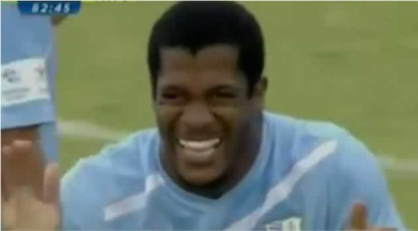 Vídeo: Le sacan la roja siete segundos de haber ingresado al campo