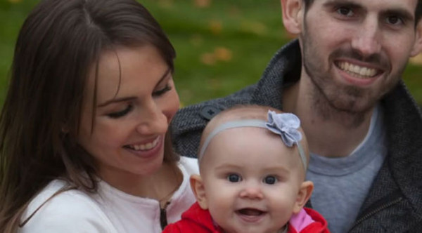 Padre deja emotivo video a su bebé antes de morir