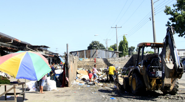 Más de tres mil toneladas de basura generan mercados