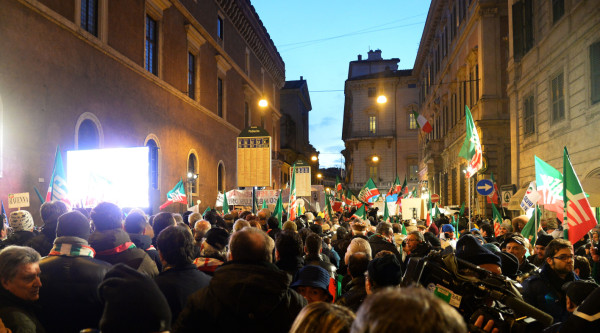 Berlusconi desafía al Parlamento de cara a su expulsión