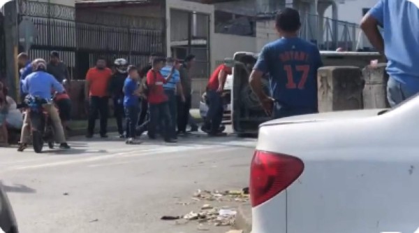 Ocho heridos deja el volcamiento de un bus 'rapidito' en San Pedro Sula