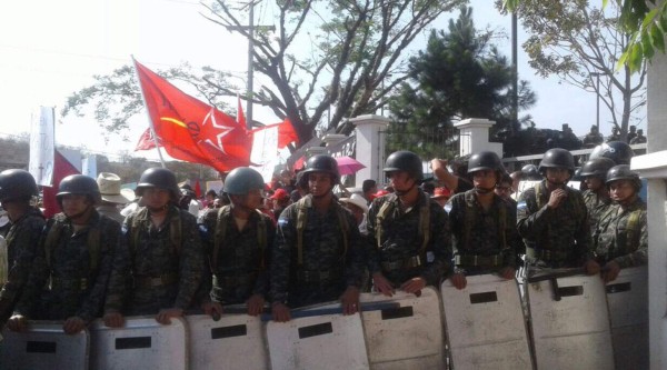 Militarizan la Corte por audiencia de Mel Zelaya