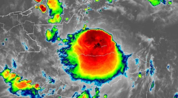 Se forma rostro de 'demonio' en imagen de la tormenta tropical Nana
