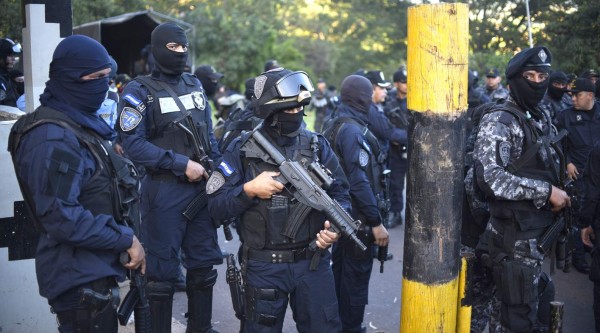 Ministro garantiza aumento, aguinaldo y bono a policías