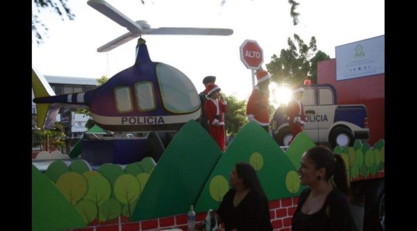 Calles de Tegucigalpa se llenan de color y alegría con la Navidad Catracha