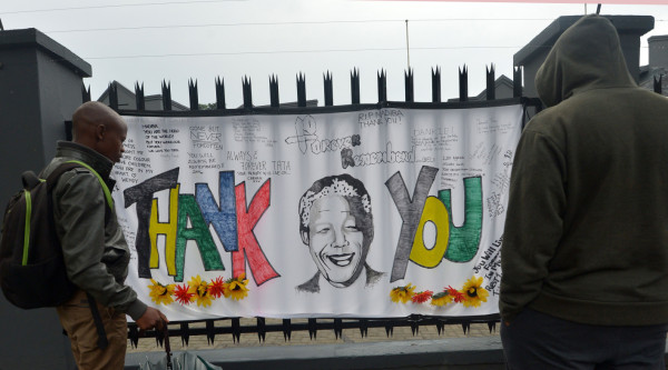 Habilitan 3 estadios para seguir las honras fúnebres de Nelson Mandela