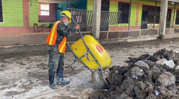 Militares se unen a trabajos de limpieza en Chamelecón