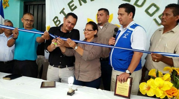 Llega la electricidad a la comunidad de Plácido en Santa Rita