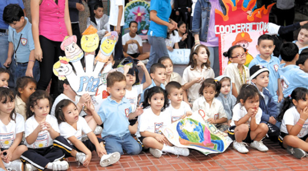 Voces de amor para los niños del mundo
