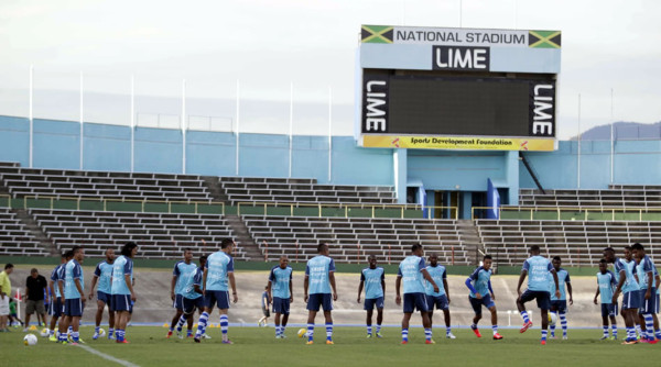 Suárez paró el mismo once en el estadio Nacional de Kingston