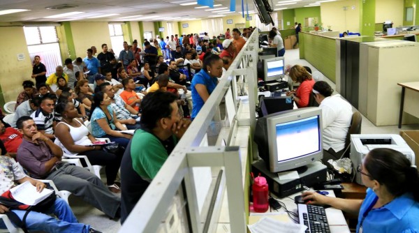 DEI llama a morosos por matrículas a que soliciten plan de pago