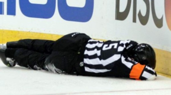 Muere árbitro tras recibir golpe en partido de hockey