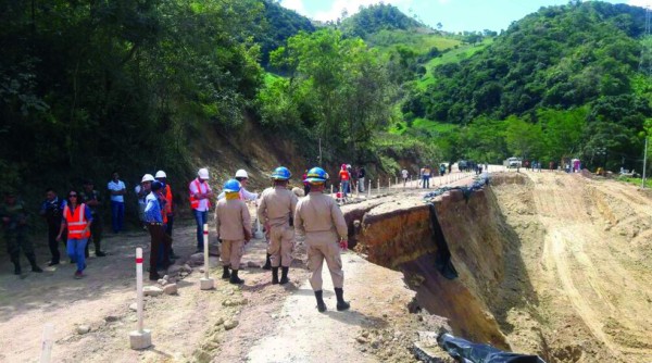 No hay paso hacia aduana de El Florido por colapso de carretera