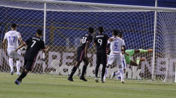 Video: El gol tempranero del Seattle Sounders que sorprendió al Olimpia