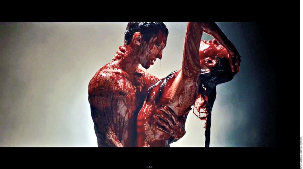 Polémico y sangriento video de Adam Levine y Behati Prinsloo