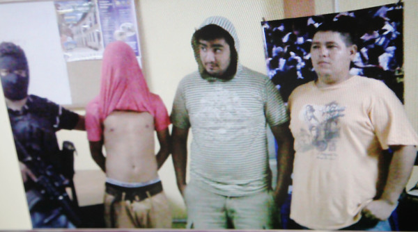 En centro comercial caen extorsionadores