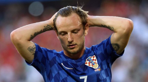 Ivan Rakitic fue apedreado por hinchas violentos