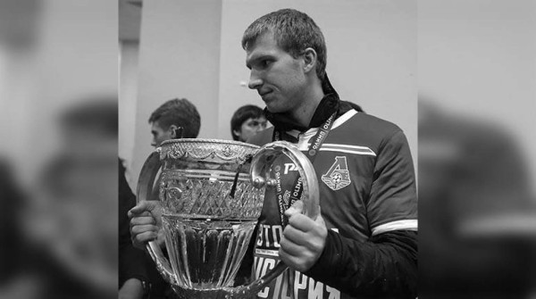 Muere futbolista ruso mientras entrenaba en casa en plena cuarentena