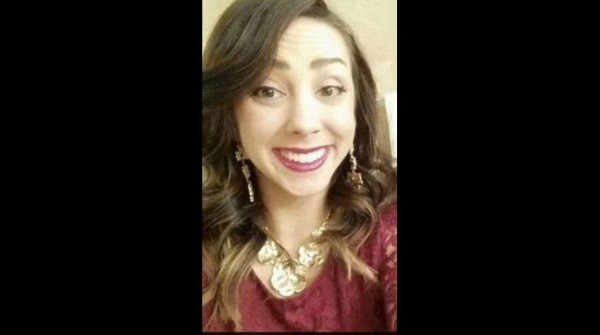 Mujer se desfigura el rostro tras aplicarse un tinte de cabello