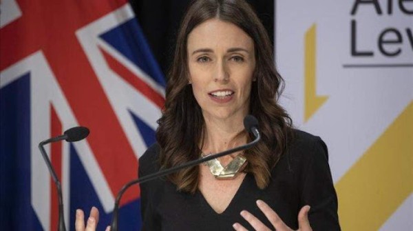 Terremoto sorprende a Jacinda Ardern en plena entrevista de televisión