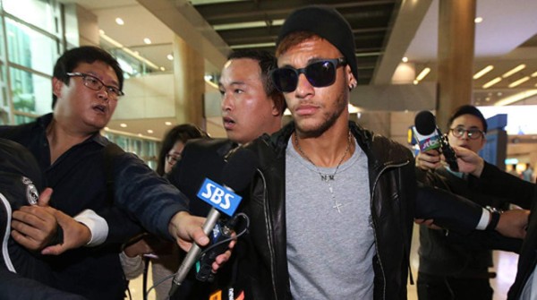 Neymar aterriza en Oporto procedente de Barcelona