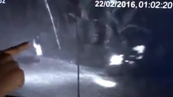 Video: El fantasma de una niña asusta a un motociclista