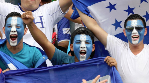 La afición hondureña nunca le falla a la Bicolor