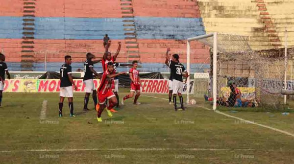Video: El polémico gol olímpico del Vida frente al Honduras Progreso