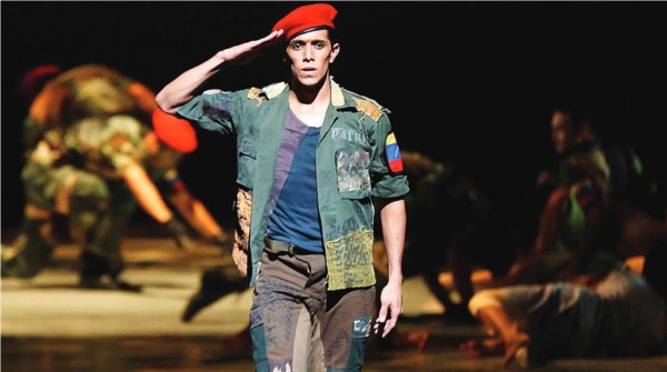 Un ballet de Hugo Chávez busca apuntalar a Maduro