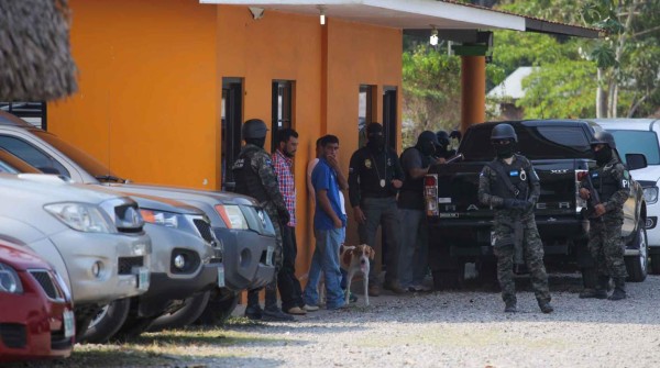 Aseguran 26 bienes en operación contra el narco