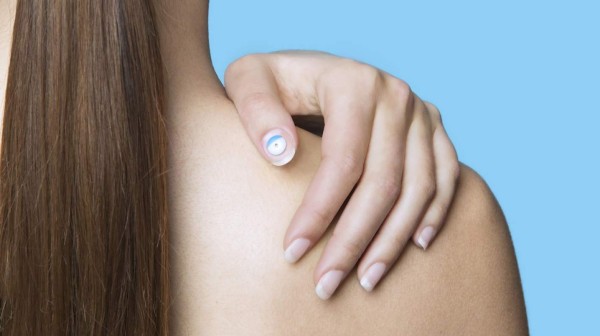 Sensor para la uña mide la exposición a rayos UV