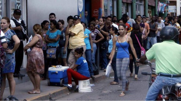 Cuentahabientes ahorran más en moneda nacional