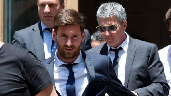 ¡Sorpresa! Padre de Messi ahora insinúa que su hijo puede quedarse en el Barcelona