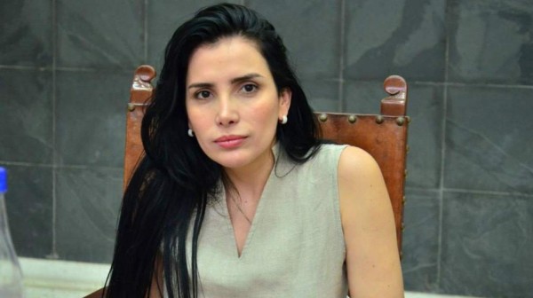 Video: Exdiputada colombiana se fuga de prisión en una motocicleta