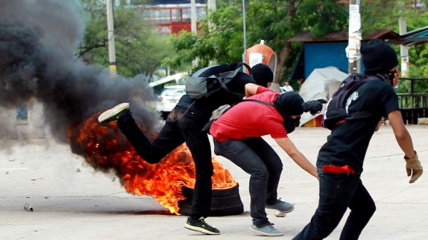Violentos bloqueos en la Ciudad Universitaria