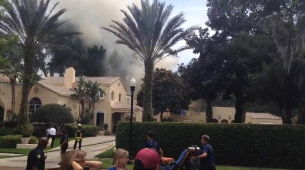 Mueren 3 personas al estrellarse helicóptero en EUA