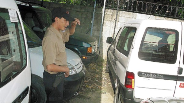 Piden a taxistas verificar número