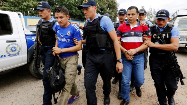 Caen exoficial y dos policías activos ligados al narcotráfico