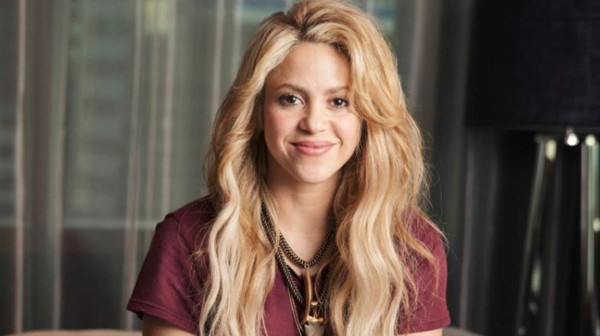 Shakira es criticada por su acento español