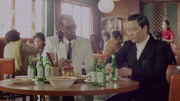 Psy comparte 'resaca' con Snoop Dogg en 'Hangover'