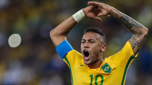 Neymar pelea con aficionados luego de recibir su medalla de oro
