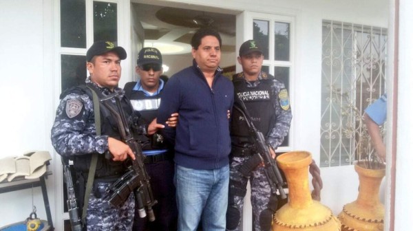 A prisión alcalde de El Negrito acusado por dos delitos