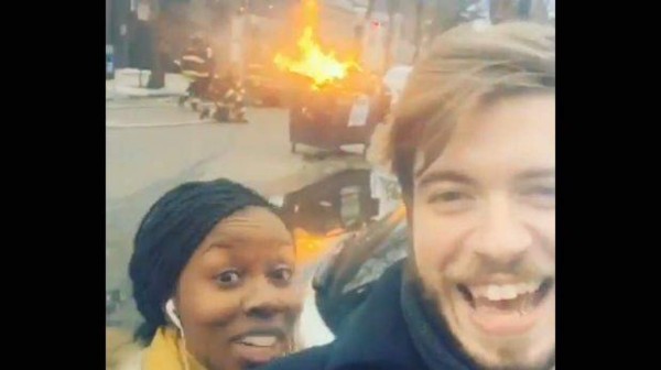 Joven que filma incendio se lleva el susto de su vida