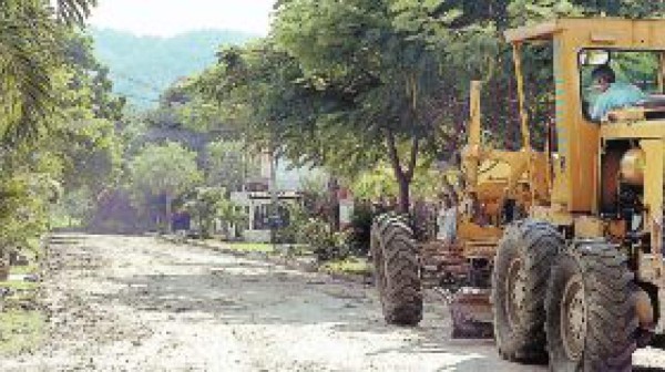 Mejoran calles en la Periodista